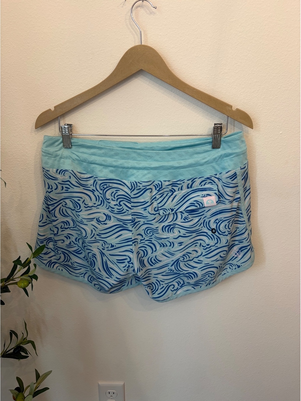 rabbit Women's running 2.5" Shorts large